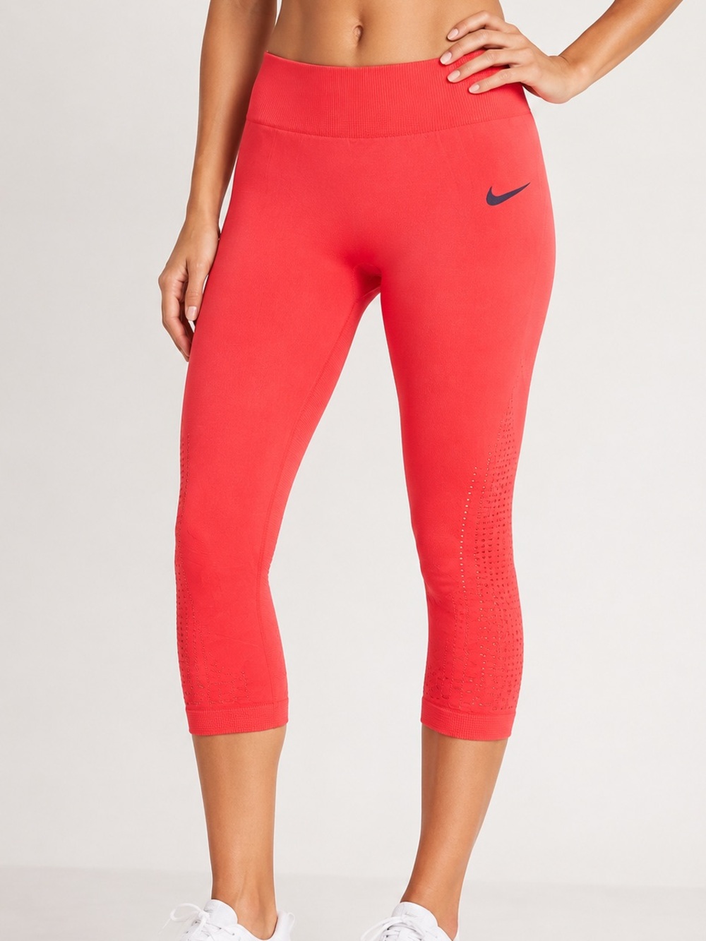 Nike Women’s XS Coral Red Seamless Capri Cropped Leggings